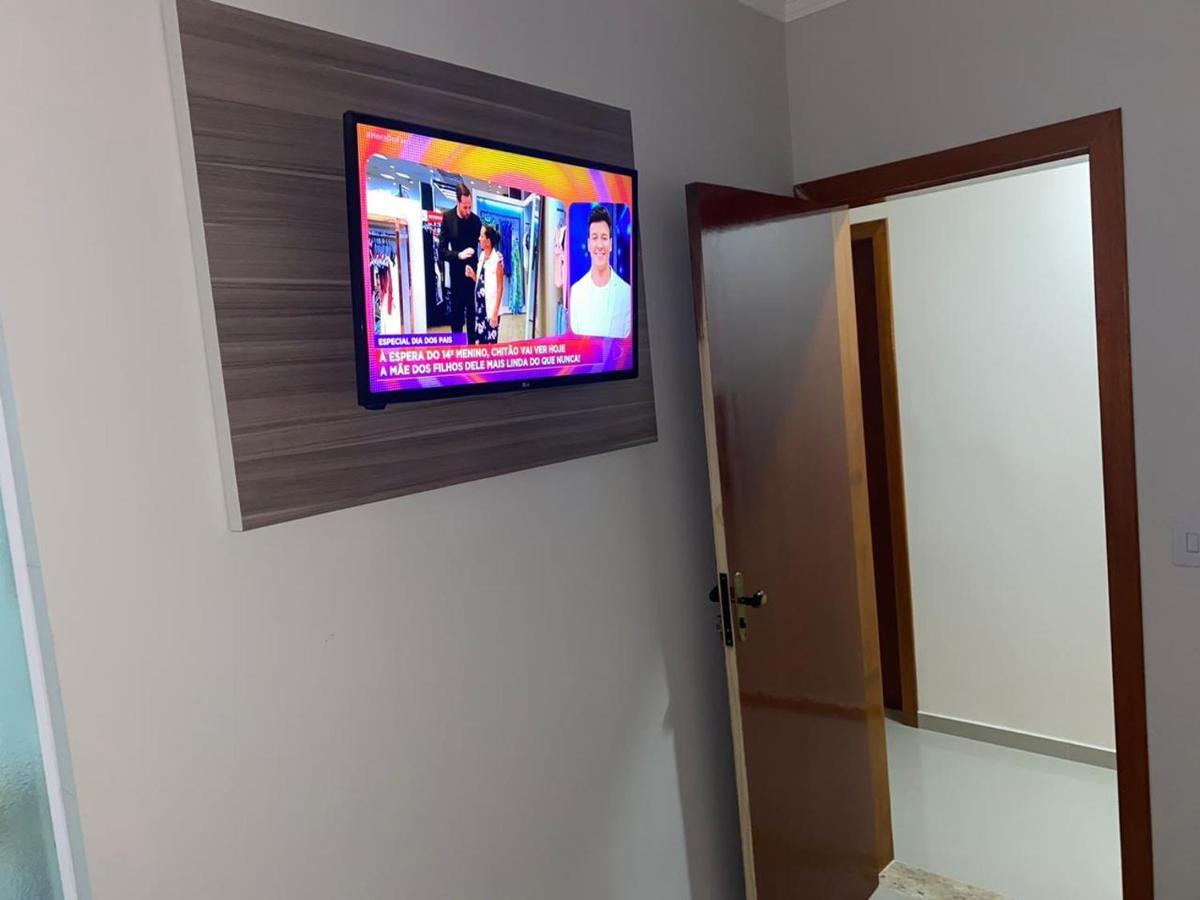 Hotel Quintino - Metro Se -Localizado No Coracao De Sao Paulo Proximo Ao Bras E 25 De Marco Com Estacionamento No Local Gratis Exteriör bild A television in a hotel room